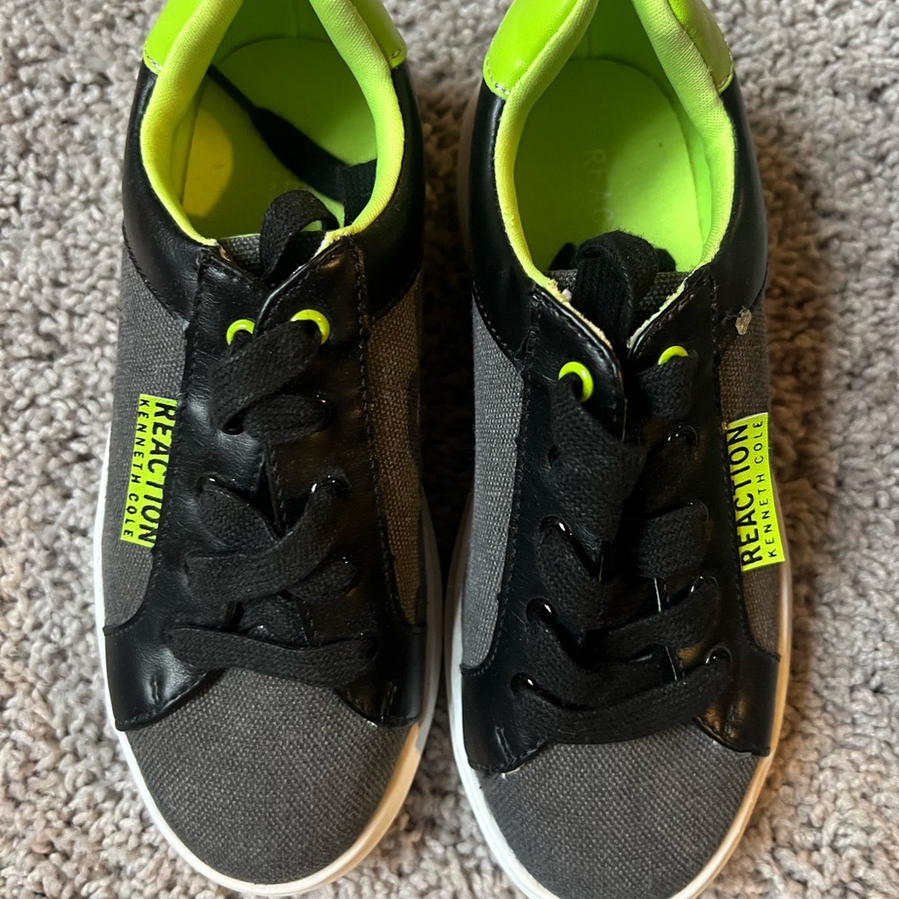Kenneth Cole Reaction Boy’s tennis shoes